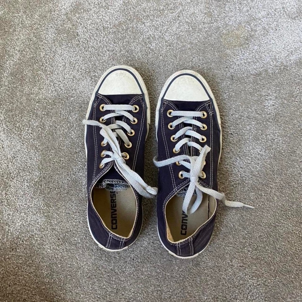 Limited edition dark navy low top Converse w/ gold prongs - size womens 8